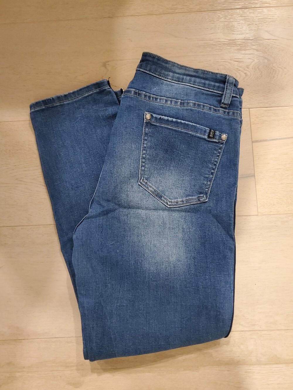 Buffalo David Bitton- cute stripe detail down side of legs skinnies, stretchy - Picture 4 of 5